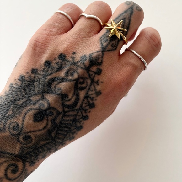 Noir NYC gold star ring - Picture 3 of 4